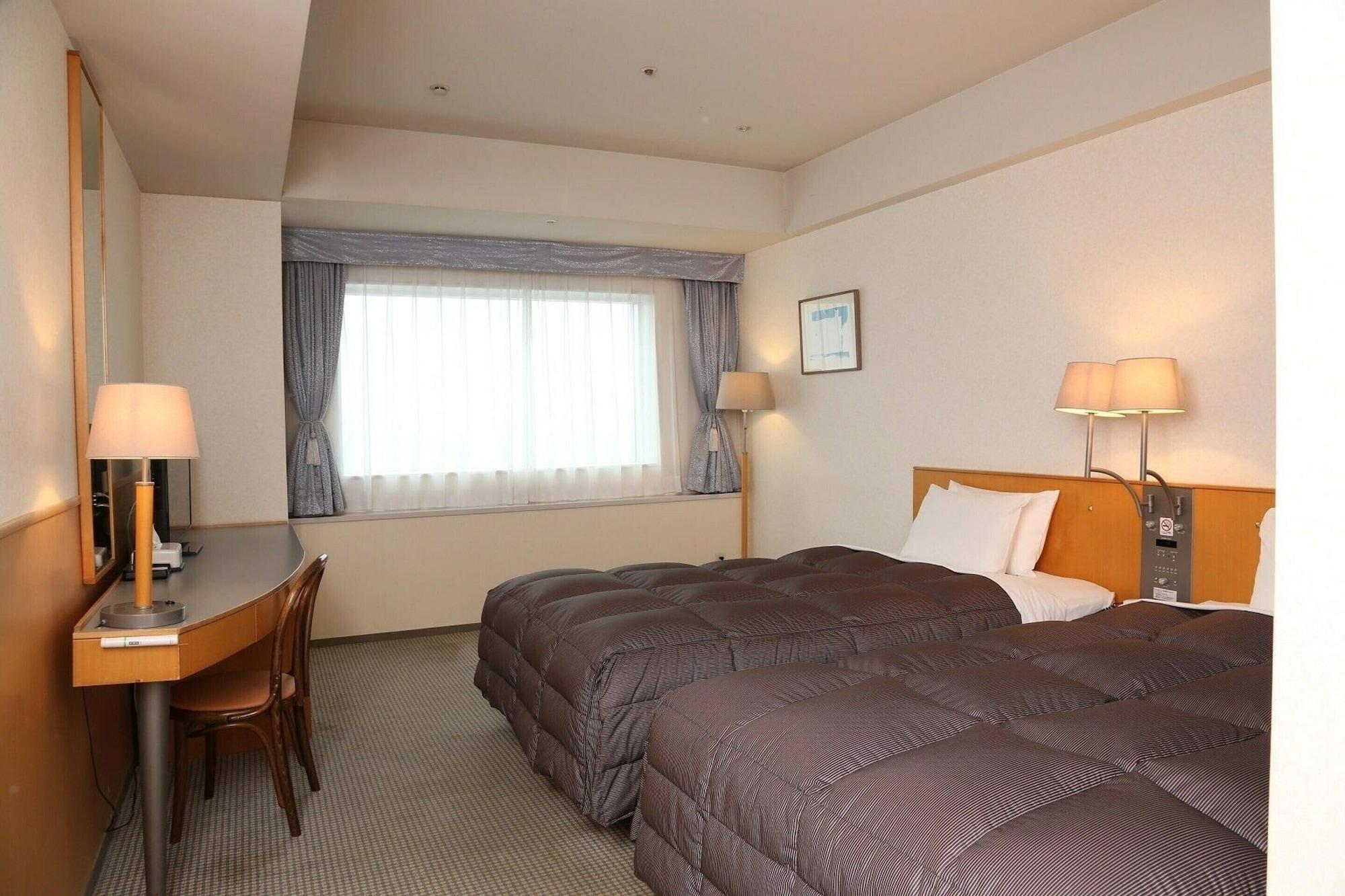 Yokohama Techno Tower Hotel Екстер'єр фото