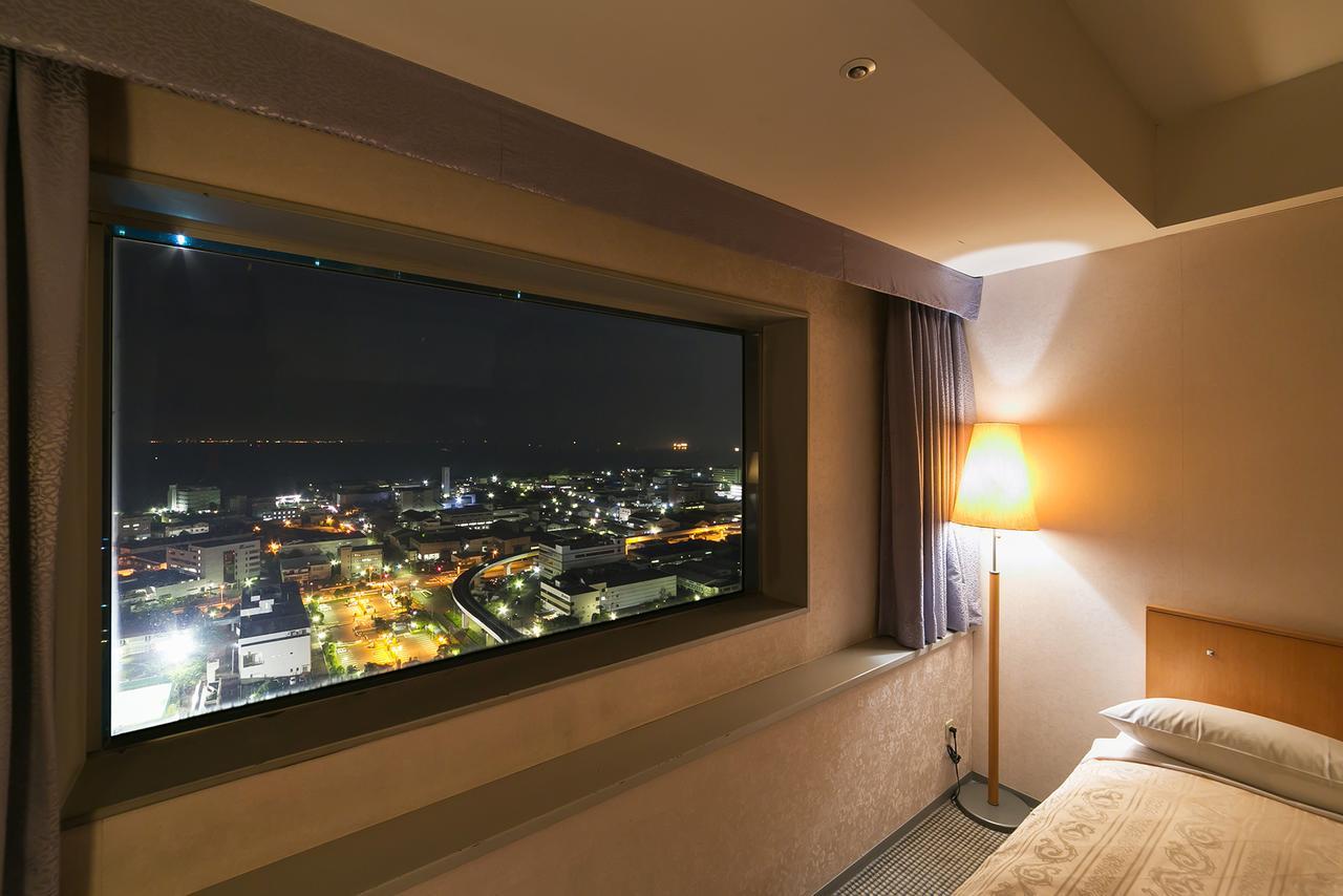 Yokohama Techno Tower Hotel Екстер'єр фото