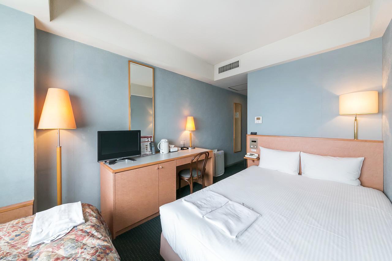 Yokohama Techno Tower Hotel Екстер'єр фото