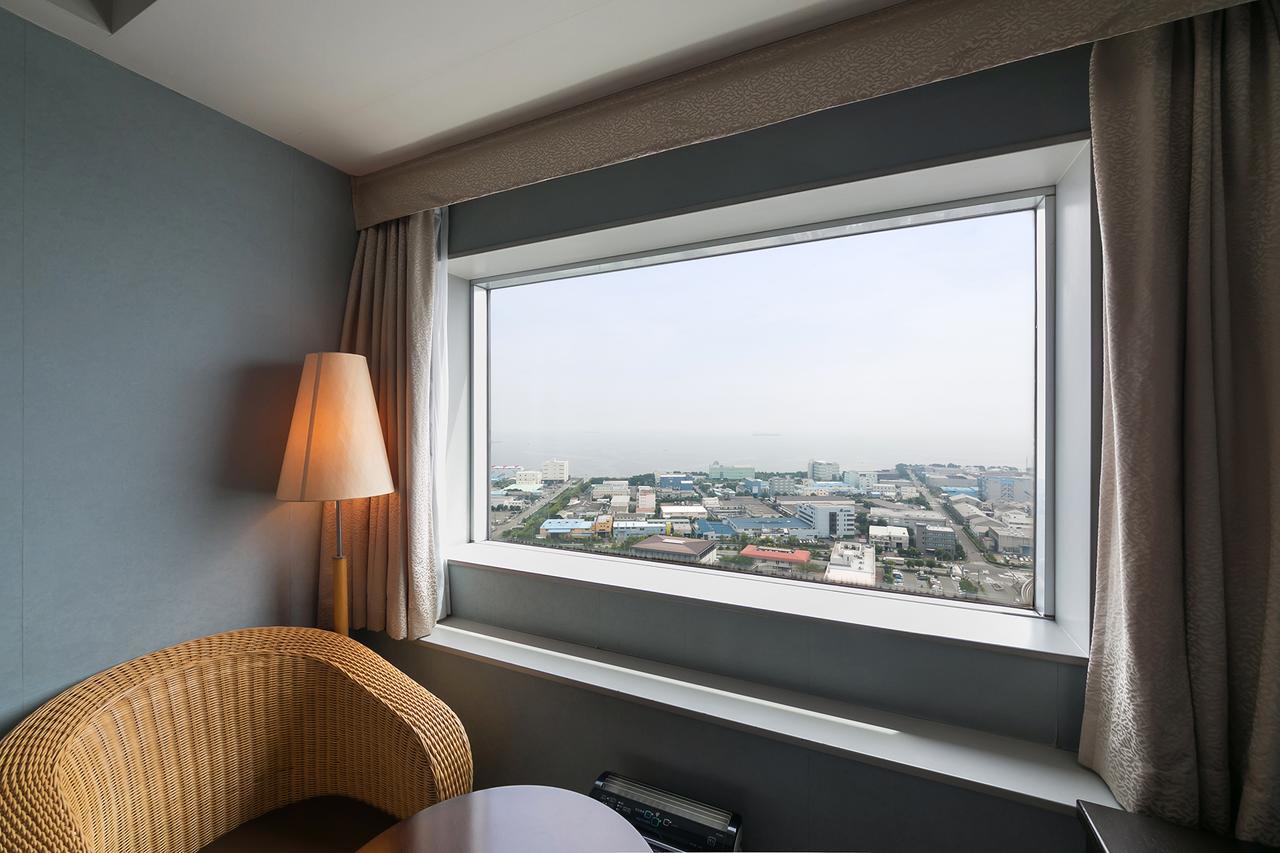 Yokohama Techno Tower Hotel Екстер'єр фото
